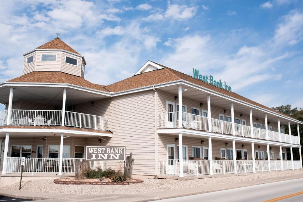 West Bank Inn - Amenities and Facilities