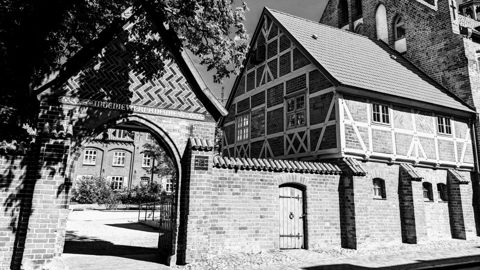 Wismar: Nosferatu Filming Locations Self-Guided Walking Tour - Interactive Features