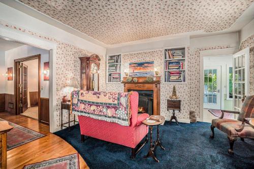 Yelton Manor Bed and Breakfast - Amenities and Services Offered