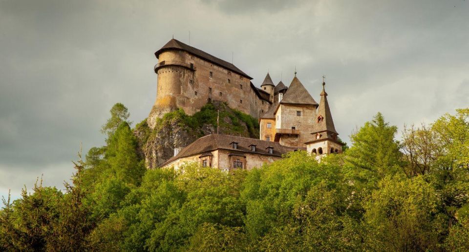 Zakopane: Oravsky Castle & Orava Village Tour - Visiting Oravsky Castle