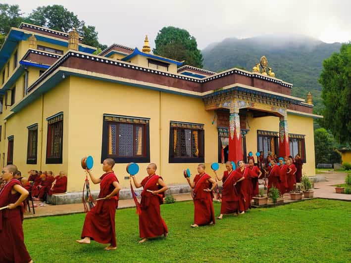 1 Month Buddhist Monastery Retreat in Kathmandu - Included Amenities and Services