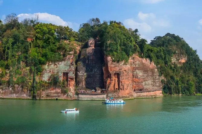 2-Day Private Tour of Leshan Grand Buddha and Emei Shan Including Monastery Stay - Inclusions and Amenities