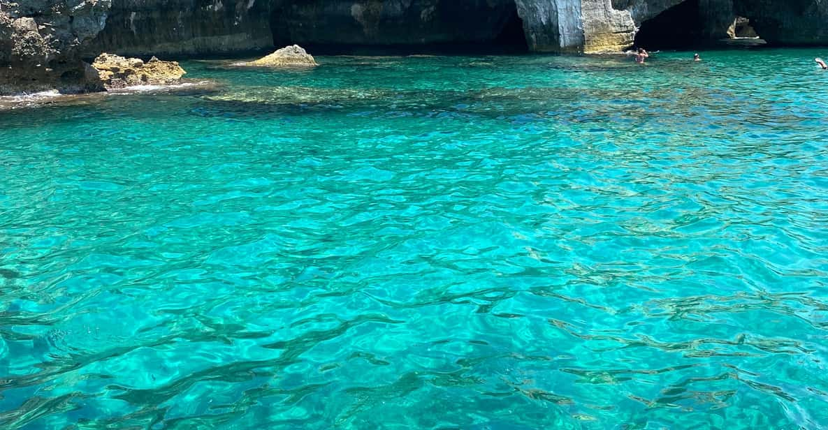 A Sunny and Blue Morning in Santa Maria Di Leuca - Inclusions