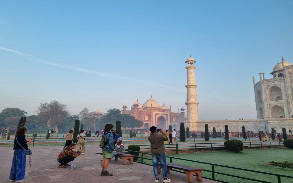 Agra: Taj Mahal Guided Tour With Lunch at 5-Star Hotel - Dining at a 5-Star Hotel