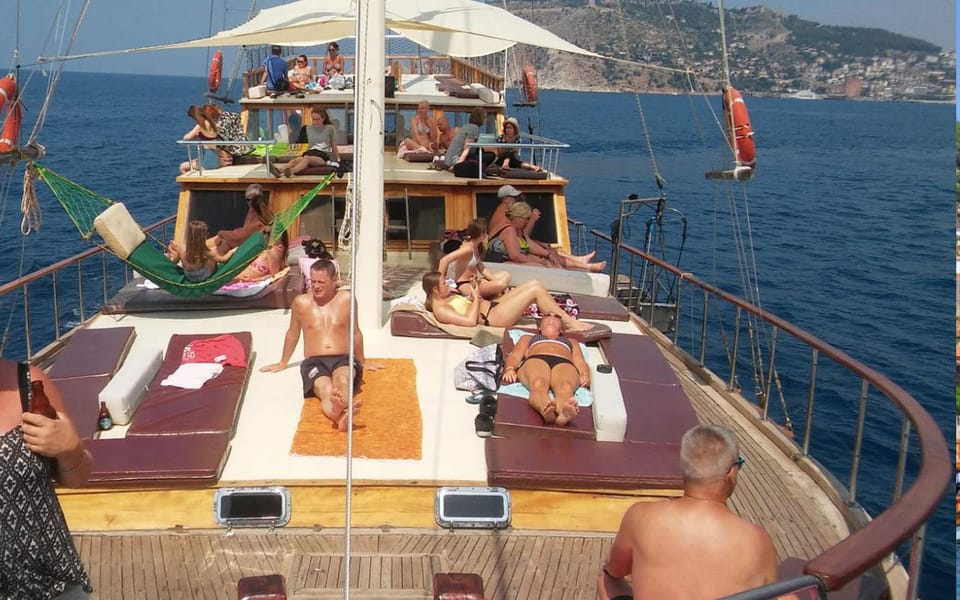 Alanya Relaxing Family Boat Tour Without Foam And Loud Music - Landmarks and Historical Insights