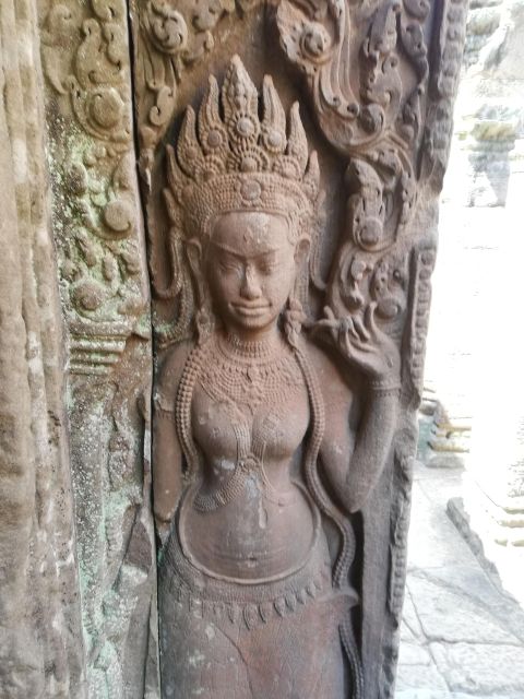 Angkor Wat Bayon Ta Prohm Temple Shared Tour - Discovering Angkor Thom