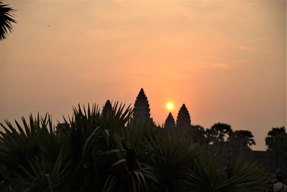 Angkor Wat: Private Sunrise Tour With Champagne Breakfast - Inclusions and Exclusions