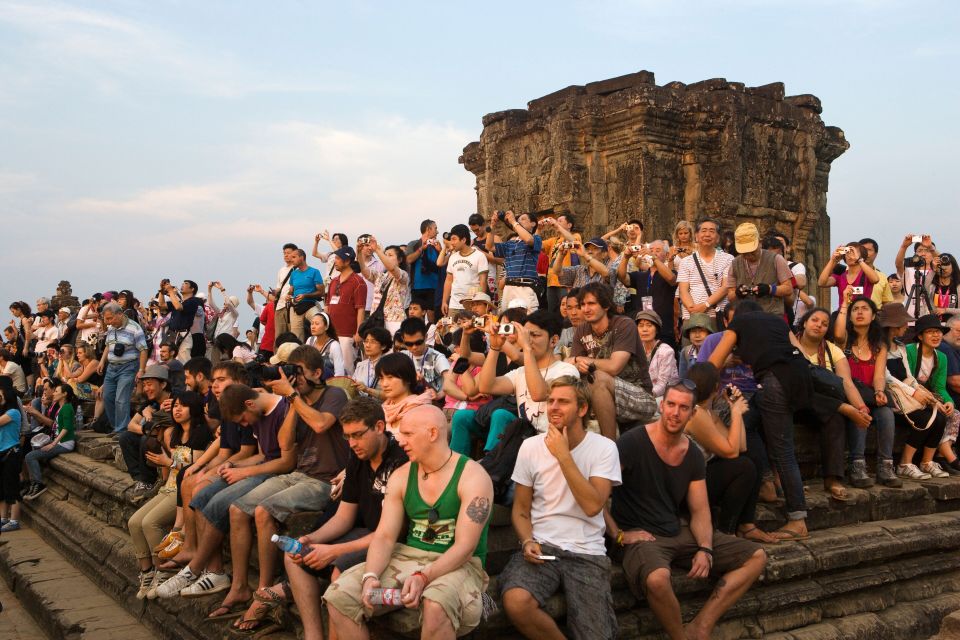 Angkor Wat: Small Circuit Tour by Car With English Guide - Experience With the Guide