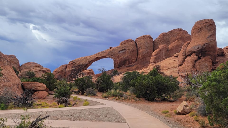 Arches & Canyonlands National Parks – 4×4 Full Day - Included Services