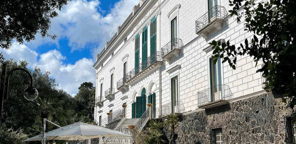 Aristocratic Naples:"In" Neighborhoods Vomero and Chiaia - Historical Palaces and Architecture