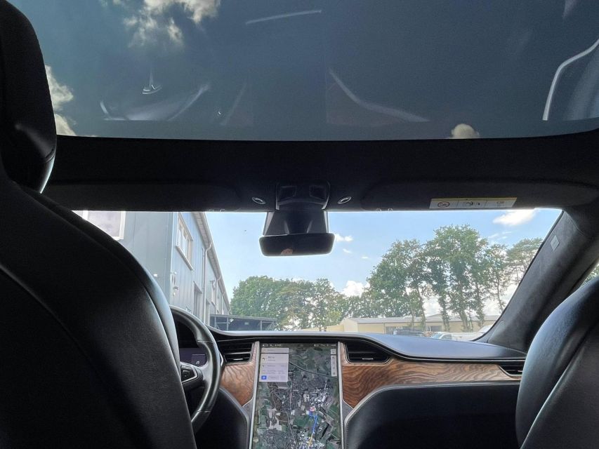 Athens: Sustainable VIP Airport Transfer>Unique Tesla ModelS - Amenities and Features