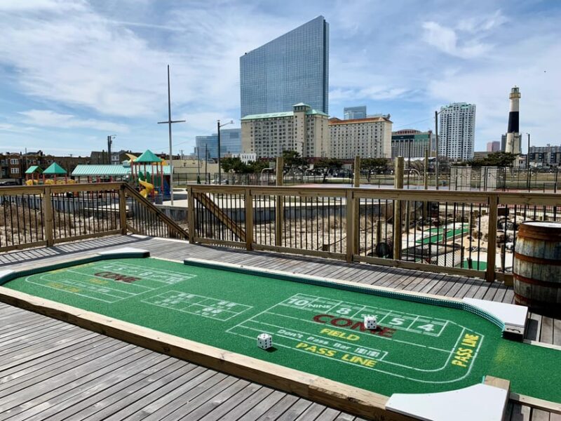 Atlantic City: Ocean View Mini Golf Pass - Themed Holes