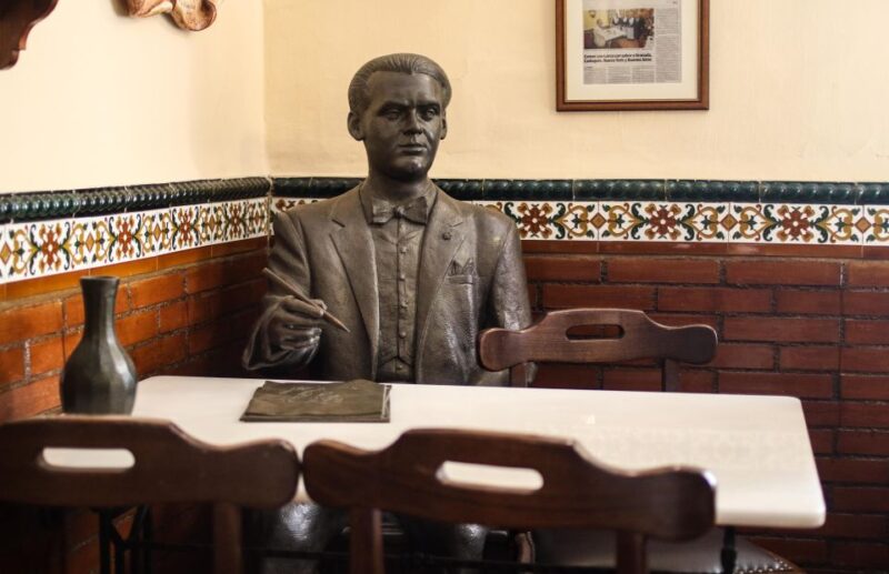 Authentic Flamenco Show & Tapas Tour in Granada - Meeting Point and Attire