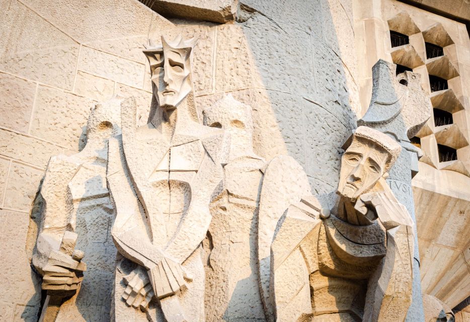 Barcelona: Exclusive Sagrada Familia Private Guided Tour - What to Bring and Restrictions