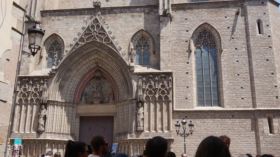 Barcelona: Gothic Quarter and Sagrada Familia Private Tour - Gastronomy and Local Flavors