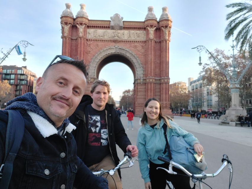 Barcelona Highlights Bike Tour - Bike Rental and Helmet