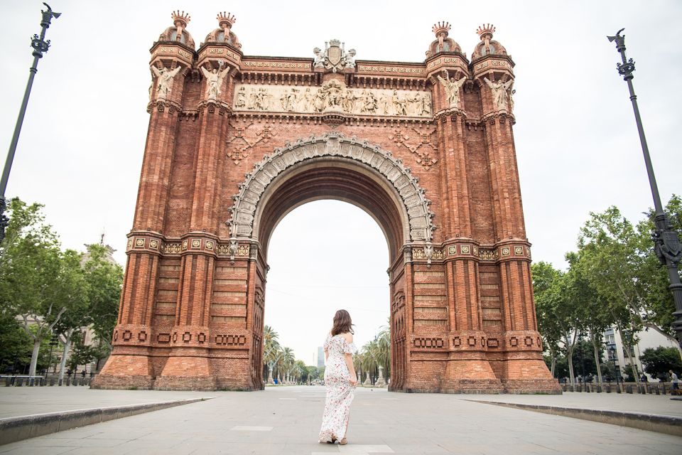 Barcelona: Instagram Tour of the Most Scenic Spots - Meeting Points and Logistics