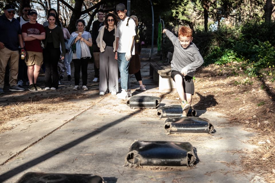 Barcelona: Montjuïc Walking Tour With Optional Flamenco Show - Meeting Location and Details