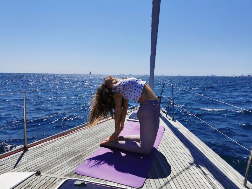 Barcelona: Nautical Namaste Yoga Session and Sailing Trip - Vegan Brunch and Snacks