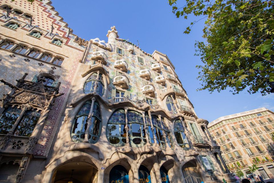 Barcelona: Old Town Walking Tour With Optional Casa Batlló - Tour Experience