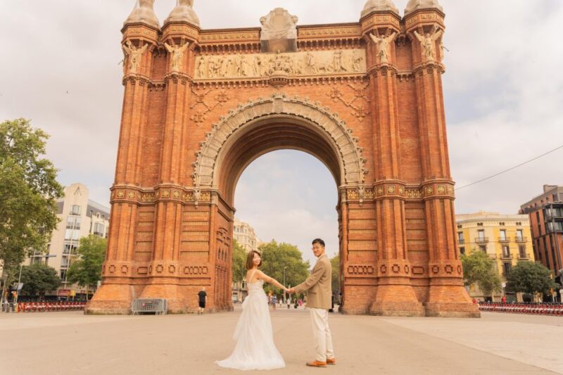 Barcelona: Private Photoshoot at Arc De Triomf - Booking Information