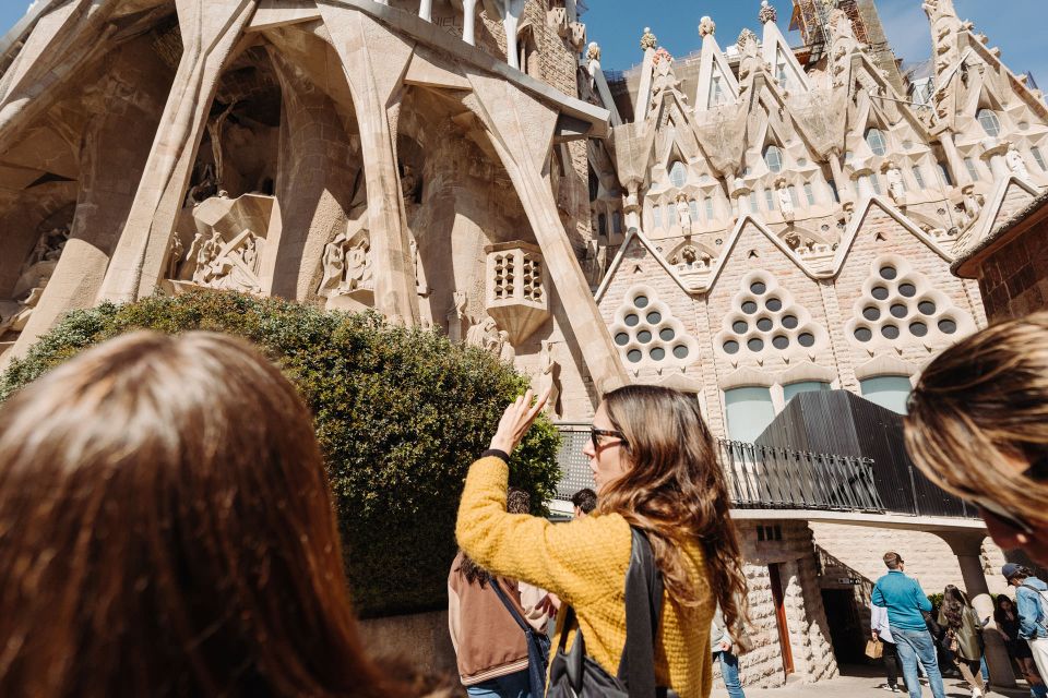 Barcelona: Sagrada Familia Tour W/Skip-The-Line Entry Ticket - Tour Inclusions and Restrictions