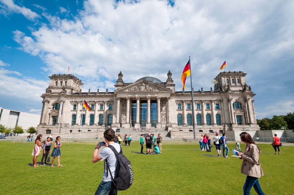 Berlin: City Center Walking Tour - Exploring Nikolaiviertel