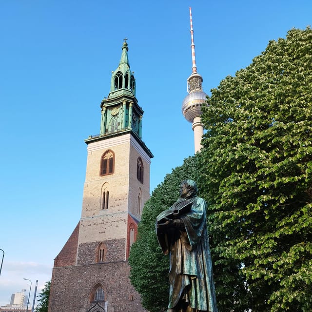 Berlin (E)Bike Tour Historical Highlights in Small Groups - Accessibility and Comfort