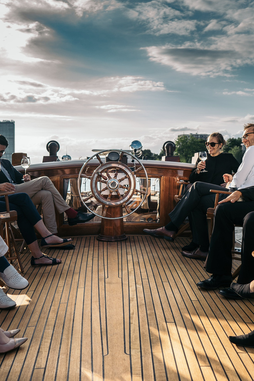 Berlin: Evening Yacht Cruise With Aperitif & Optional Dinner - Participant Suitability