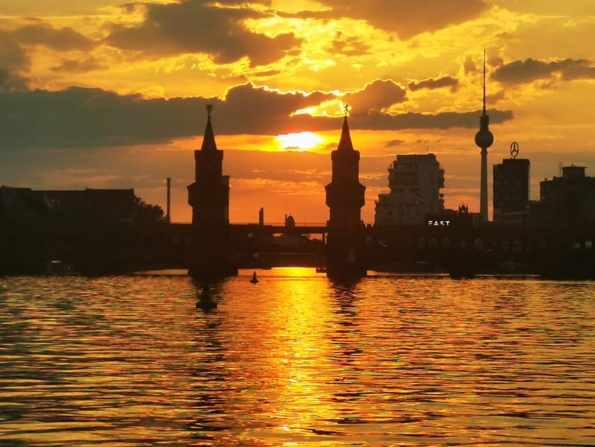 Berlin: Sunset Catamaran Cruise With Audio Guide - Meeting Point and Accessibility