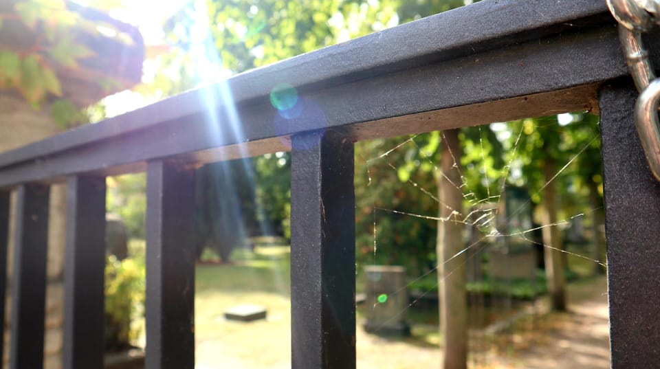 Berlin: Tour Through the Invalids Cemetery - Guided Tour Experience