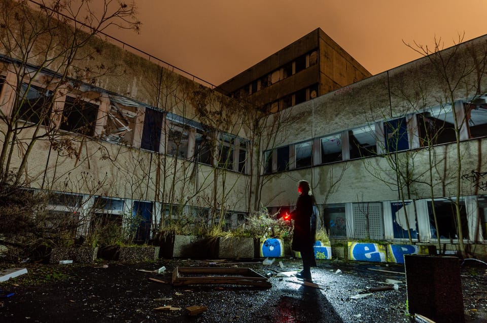 Berlin: Urbex Abandoned Places & History Tour - Guided by Urban Explorers