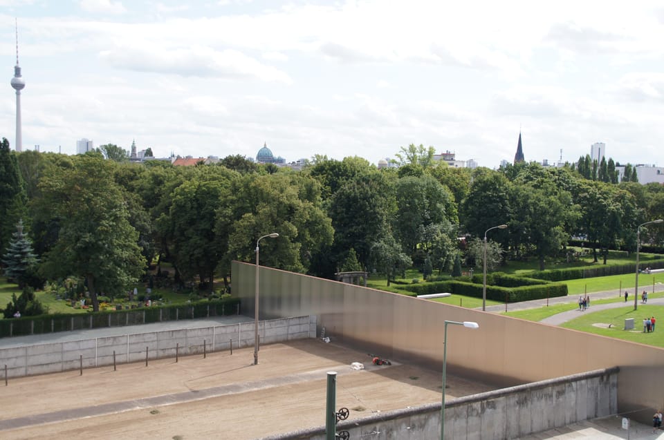 Berlin: Wall, Cold War, and Stasi Museum - Visiting Bernauer Strasse Wall Memorial