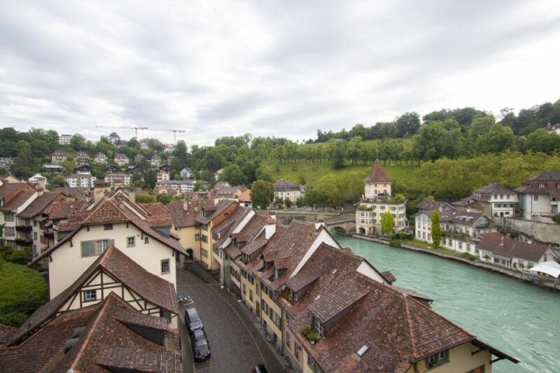 Bern: Express Walk With a Local in 60 Minutes - What to Bring