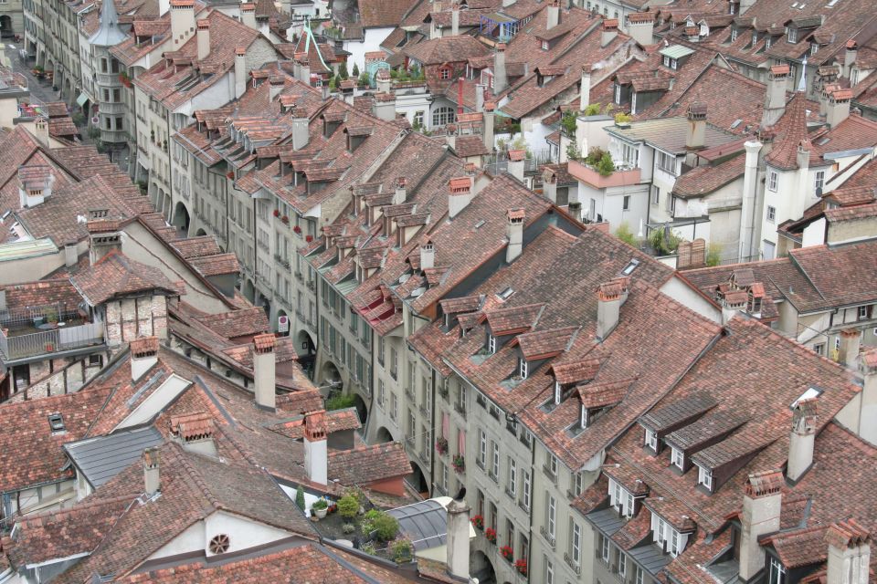 Bern: Private Walking Tour With a Local Guide - Language Options