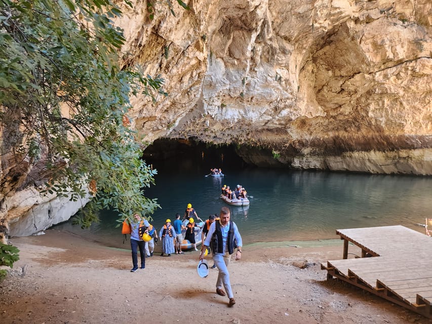 Boat Tour in the Lake, Inside the Cave ... - Group Size and Experience