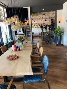 Boutique Hotel De Valk - Dining Options and Breakfast