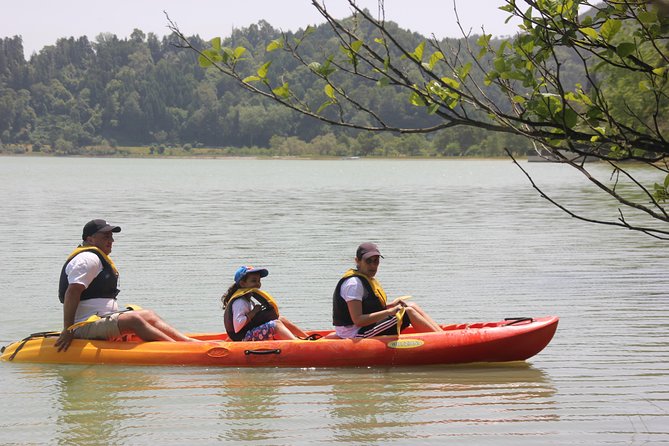 Canoeing at Furnas Lake - Scenic Tour Details