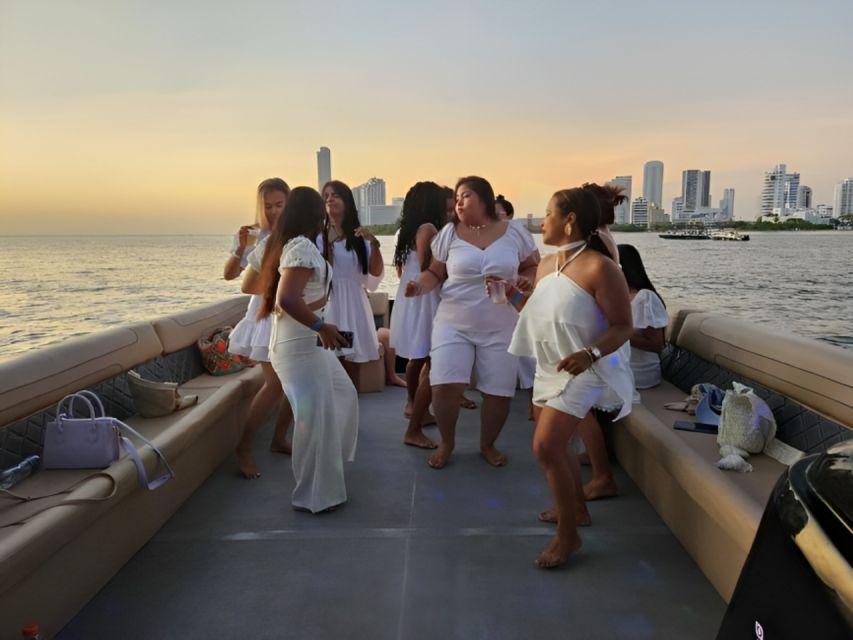 Cartagena: Sunsetplan on Yacht With Open Bar and DJ on Board - Participant Restrictions