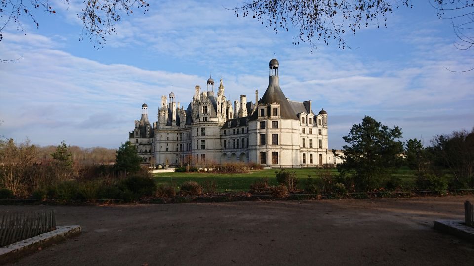 Chambord and Chenonceau Day Trip With Licensed Guide - Lunch Options in Amboise