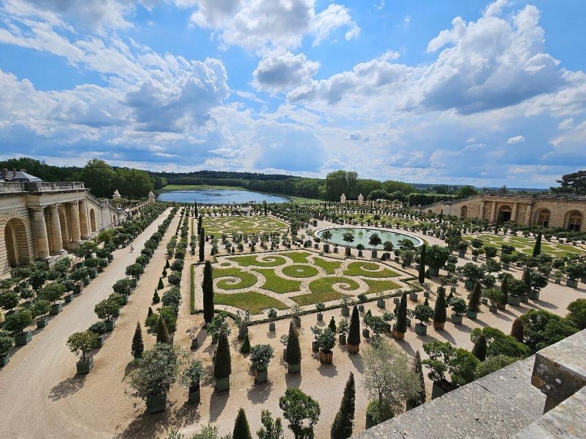 Chateau of Fontainebleau & Chateau of Versailles - Language and Guide Details