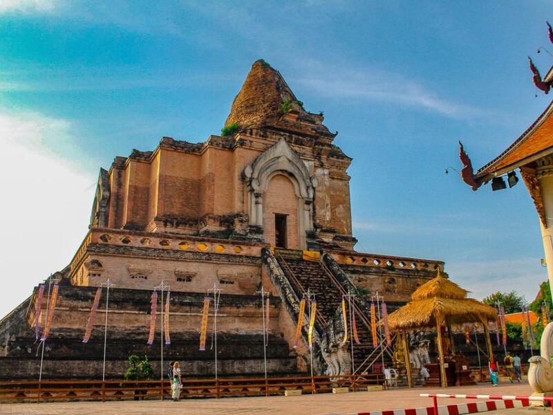 Chiang Mai: Main Temples Tour With Portuguese Speaking Guide - What to Bring