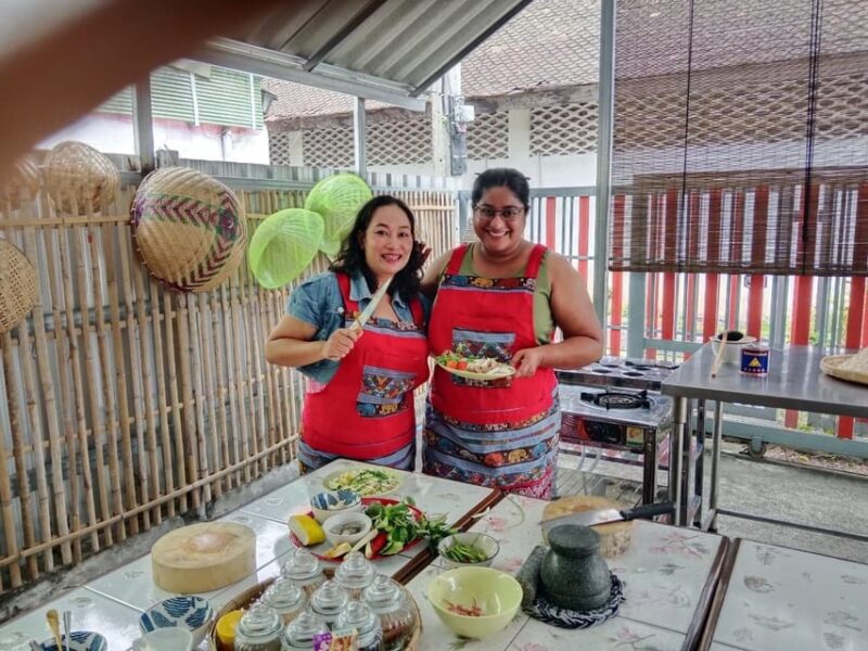 Chiang Mai : Small Group Thai Cooking Class With Market Tour - Class Experience and Menu