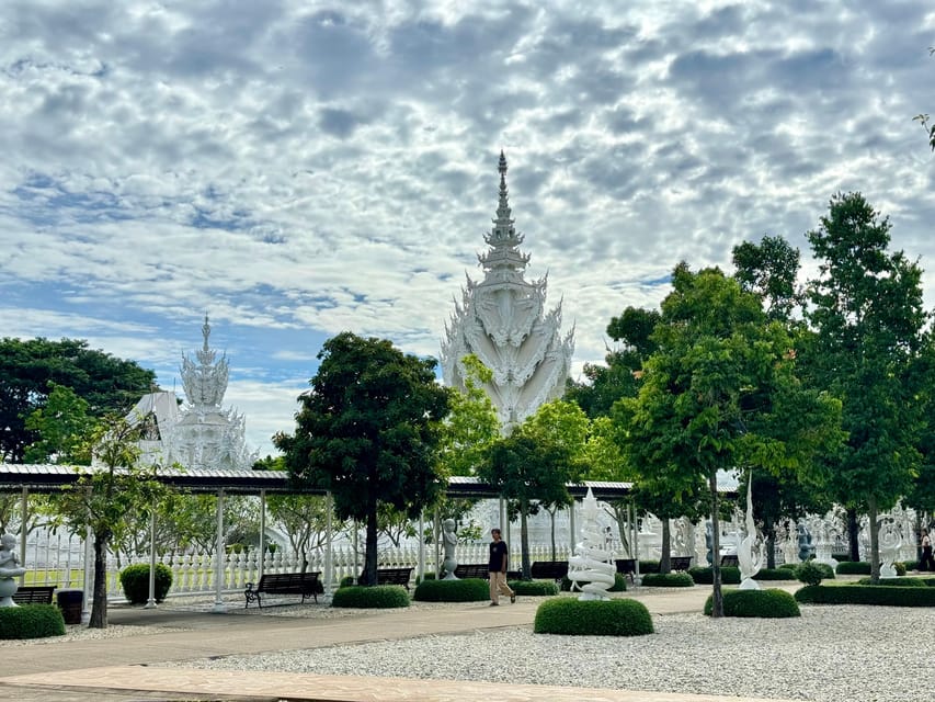 Chiang Rai: Wonderful Temples & Major Sites | Lunch Buffet - Recommendations and Restrictions