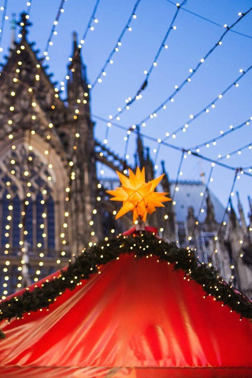 Christmas Magic in Cologne: A Festive Walking Tour - Guided Tour Features