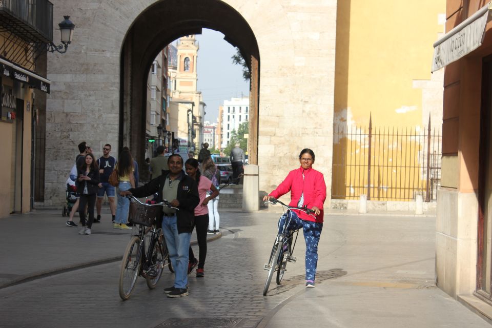 City of Arts & Sciences Tour on Bicycle, E-Bike or E-Step - Discovering City of Arts