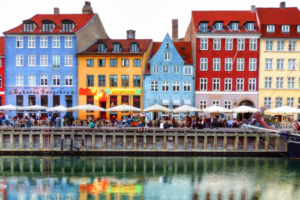 Copenhagen: First Discovery Walk and Reading Walking Tour - Experience and Features