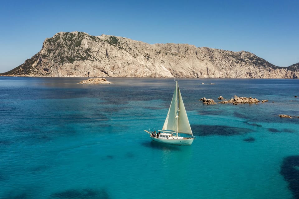 COSTA SMERALDA WITH 15 METERS VINTAGE SAILBOAT WITH APERITIF - Participant Information