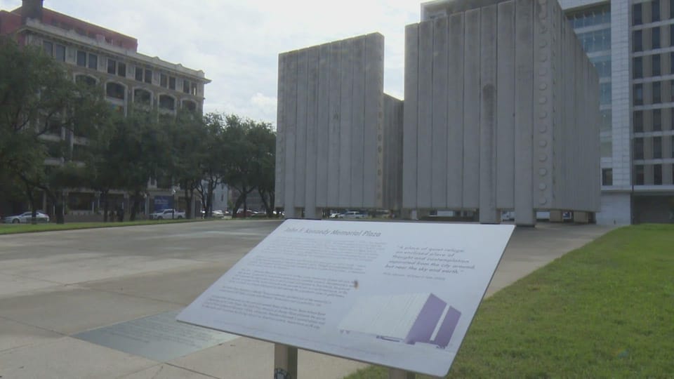 Dallas: Guided Sightseeing Tour in a Comfortable Vehicle - Pioneer Plaza and Dallas City Hall