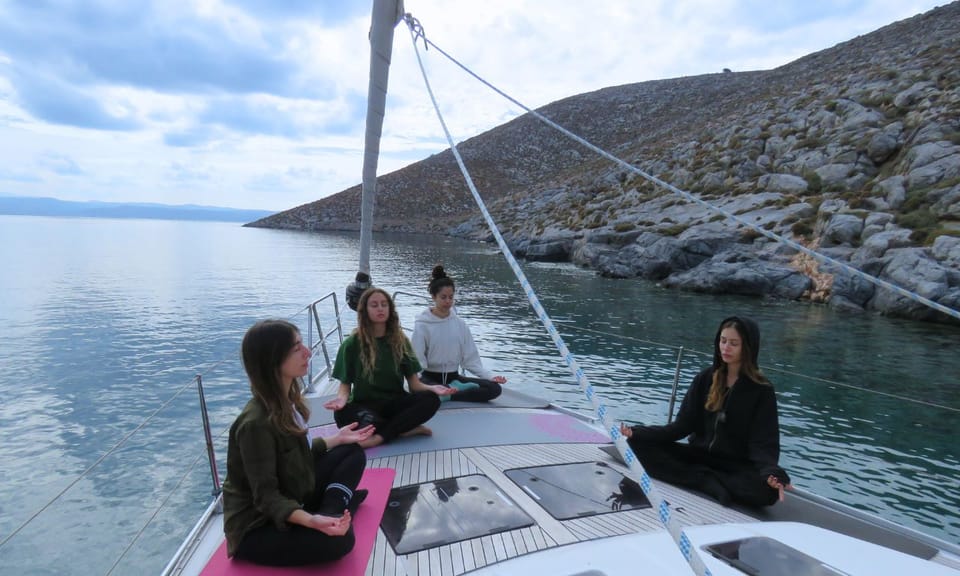 Dia Island: Yoga & Sunset Sailing - Yoga Session